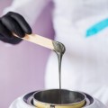 304724